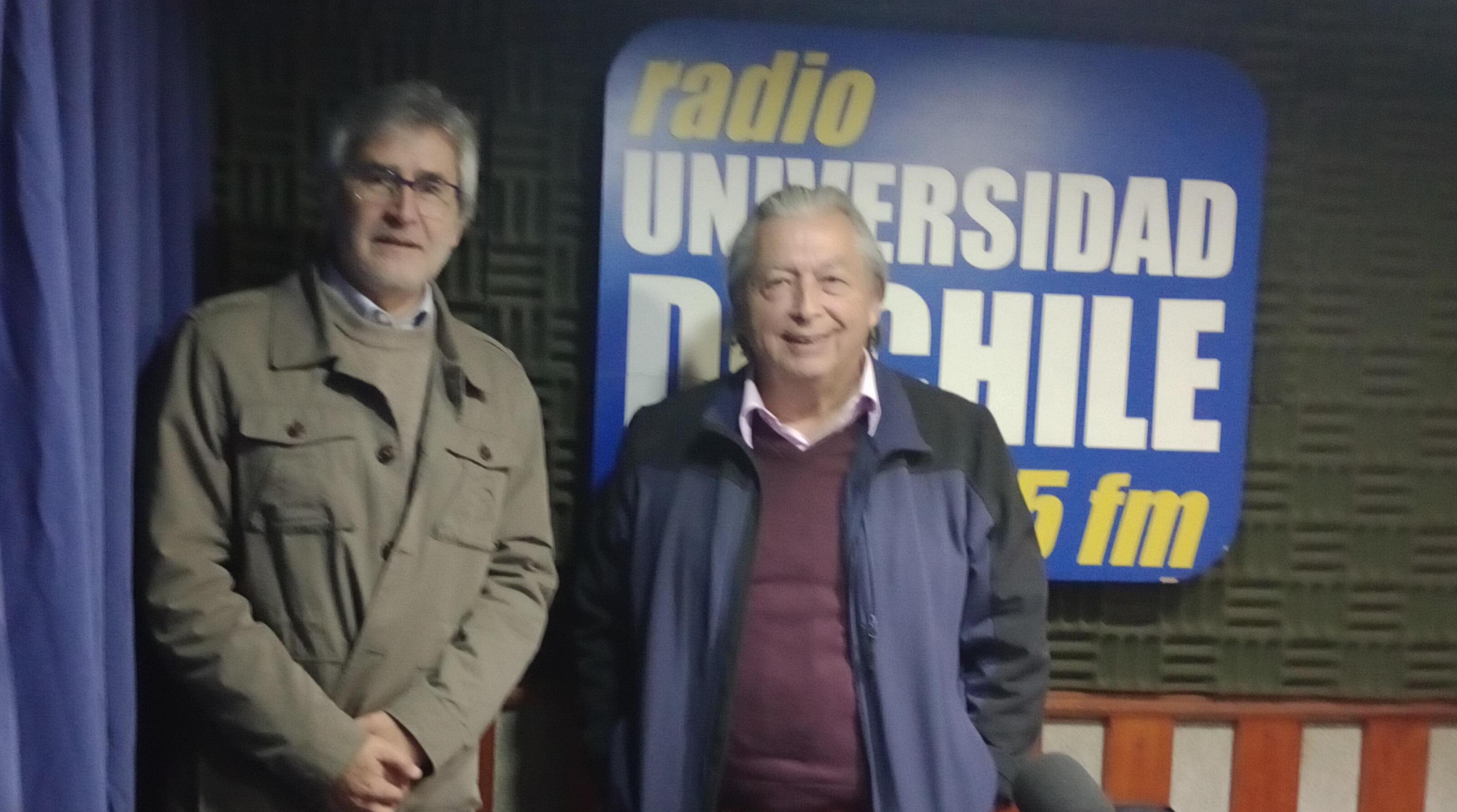 Prof. Gonzalo Gutiérrez junto a Decano, Prof. Dr. Raúl Morales Segura