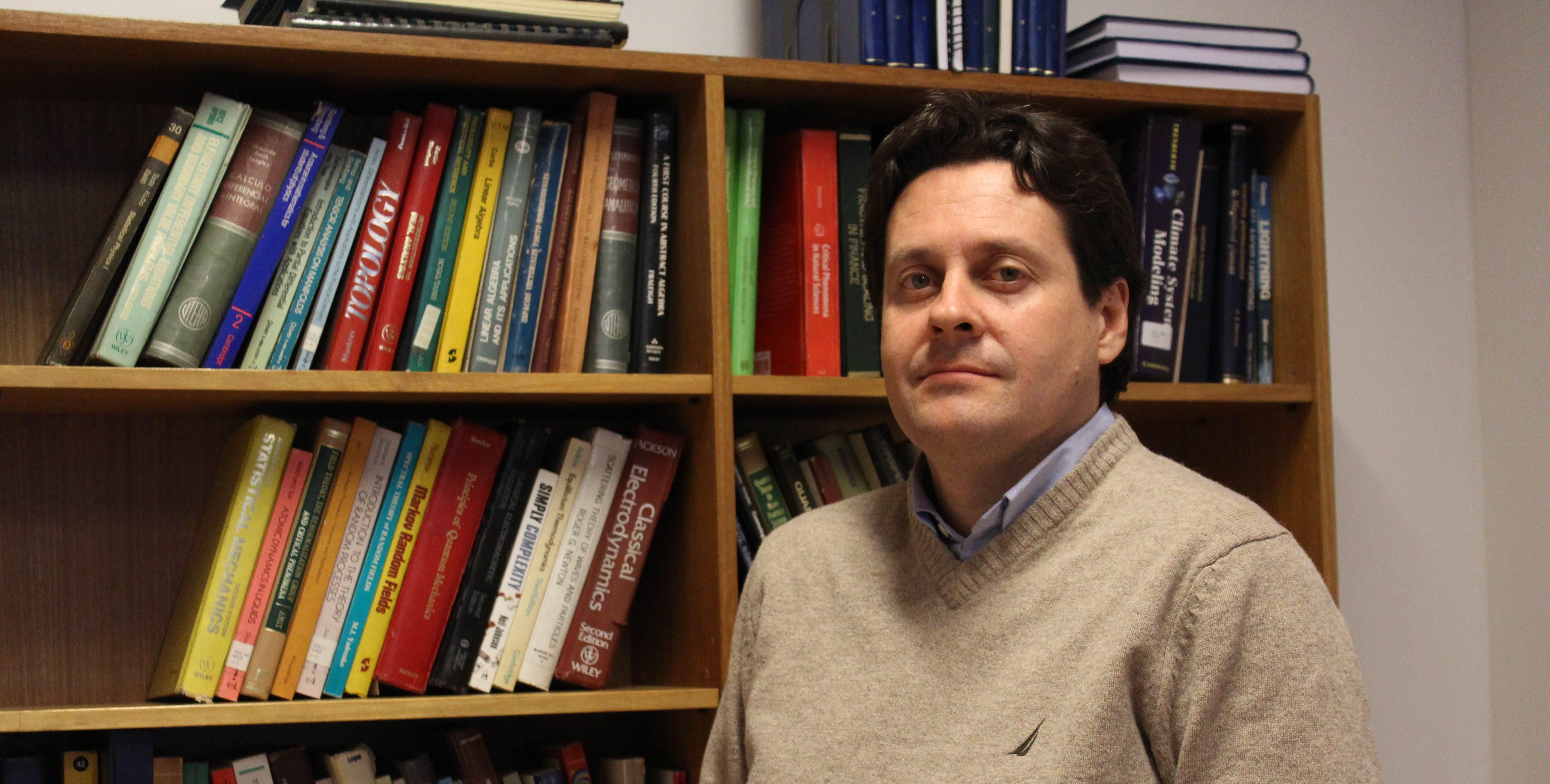 Investigación de la Facultad de Ciencias avanza en resolver el misterio de las fluctuaciones electromagnéticas del viento solar