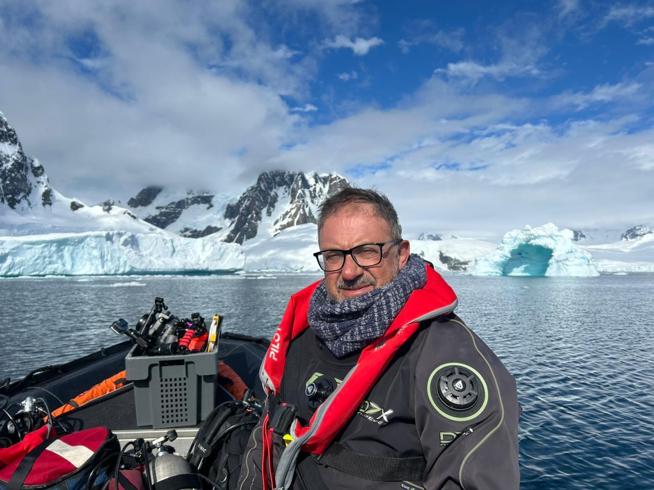 Siete instituciones chilenas se unen para bucear en la Antártica y estudiar la resiliencia de la vida marina