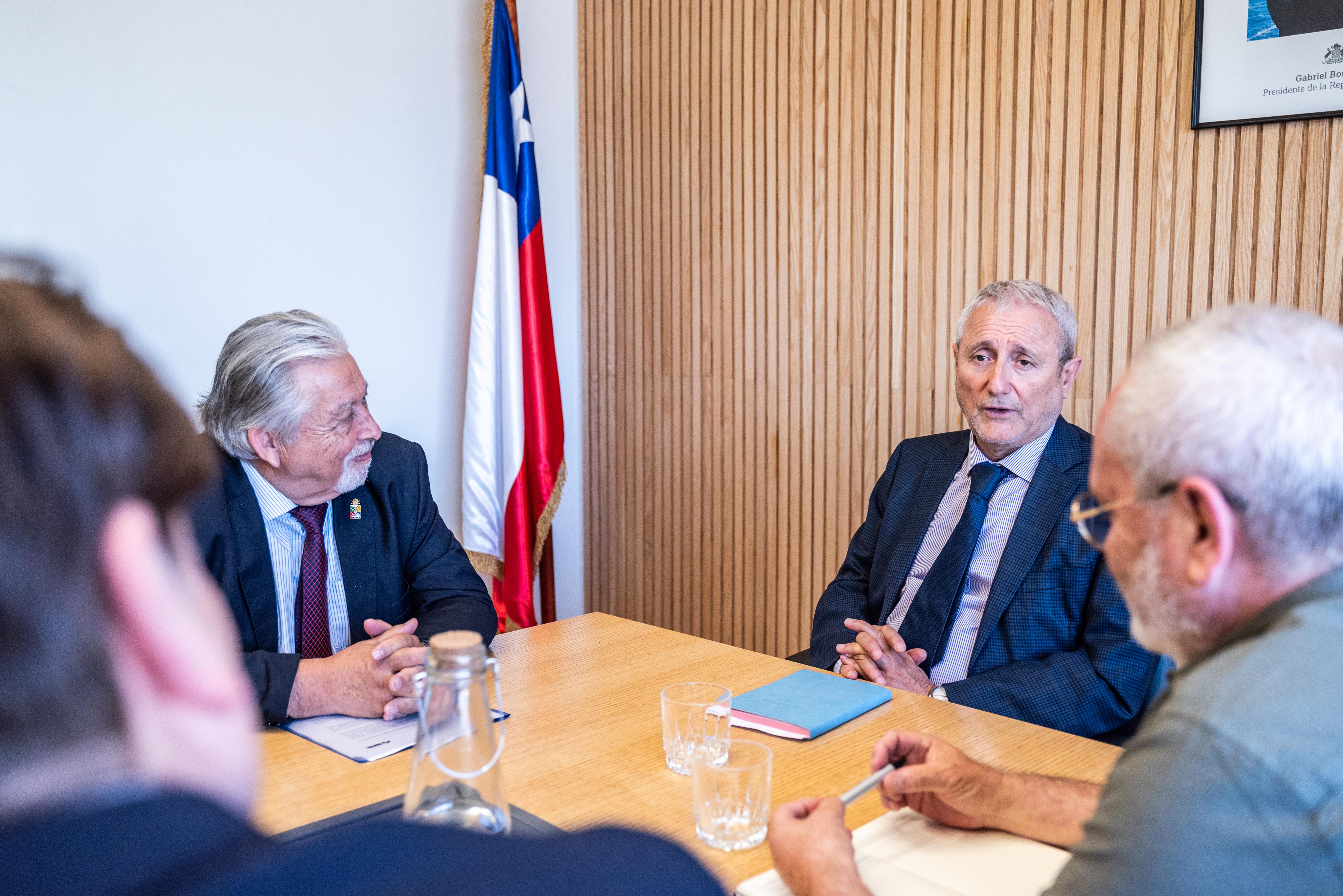 Directorio del Consejo Nacional de Decanos se reúnen con Ministro de C&T