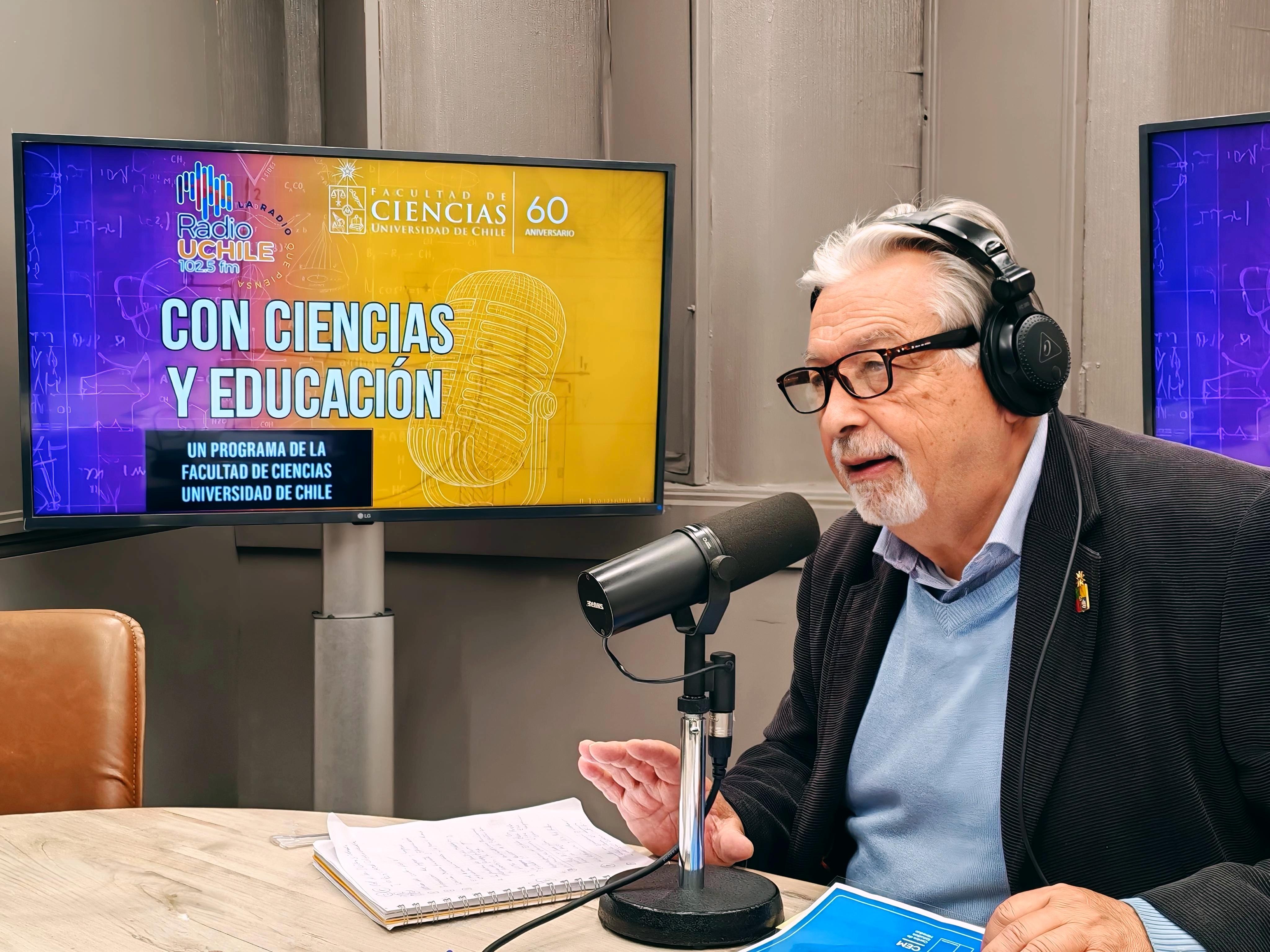 El Decano Dr. Raúl Morales aborda hallazgo del objeto interestelar 3I/ATLAS y la crisis educativa en Chile