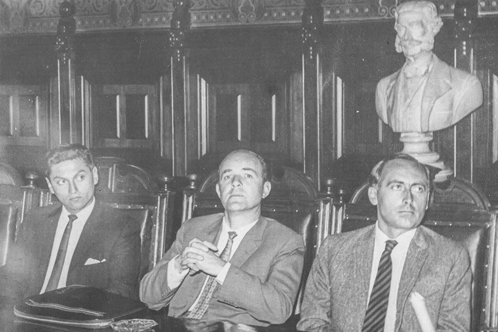 Carlos Andrade, Hermann Niemeyer y Luis Izquierdo durante la sesión inaugural de la Facultad de Ciencias en marzo de 1965.